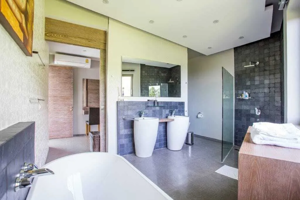 Luxurious 4 bedrooms villa – Sea view – Based in Pa Khlok — Thumbnail 15
