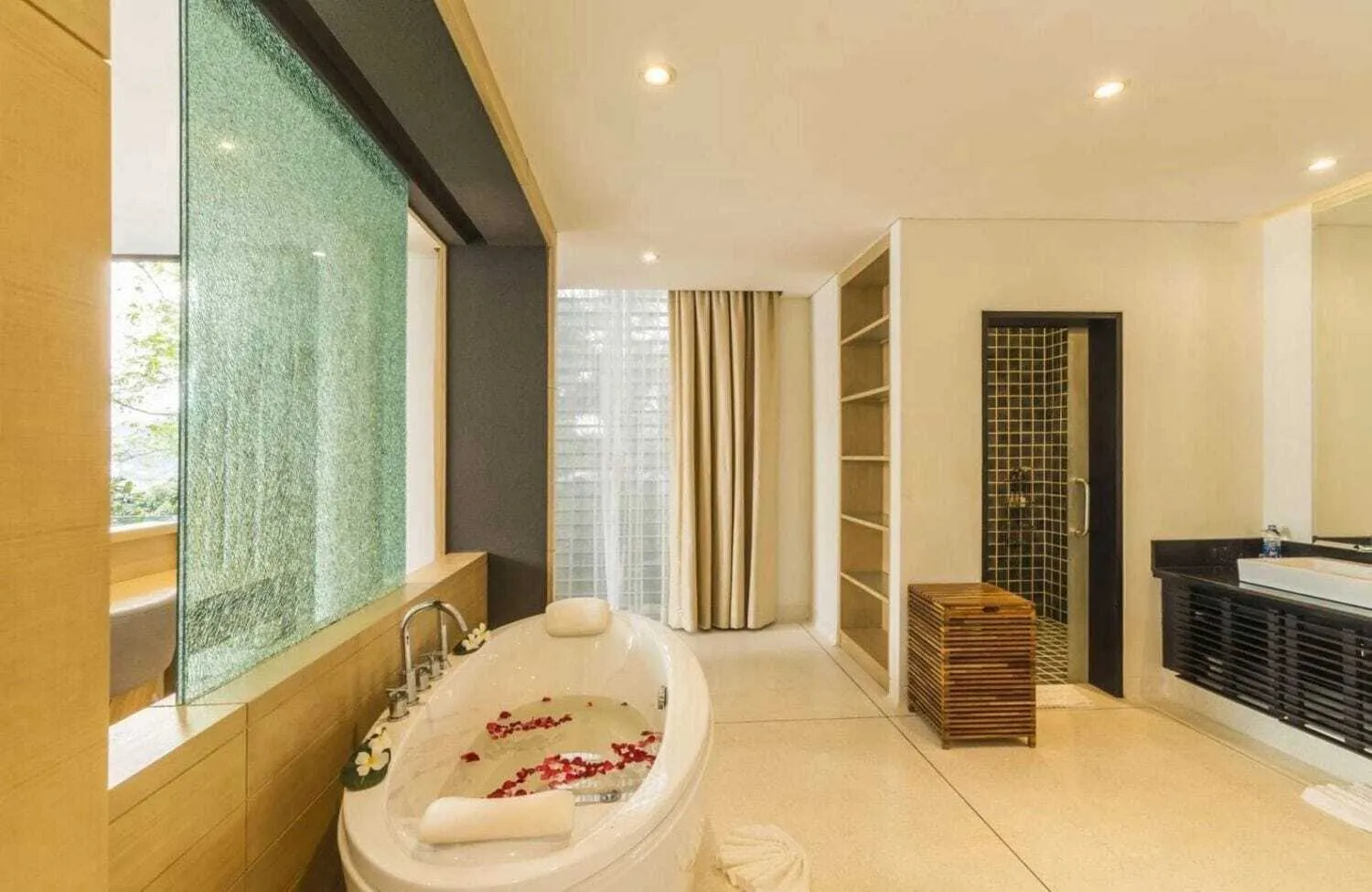 Luxurious 5 bedrooms villa – Based in Pa Khlok — Thumbnail 2