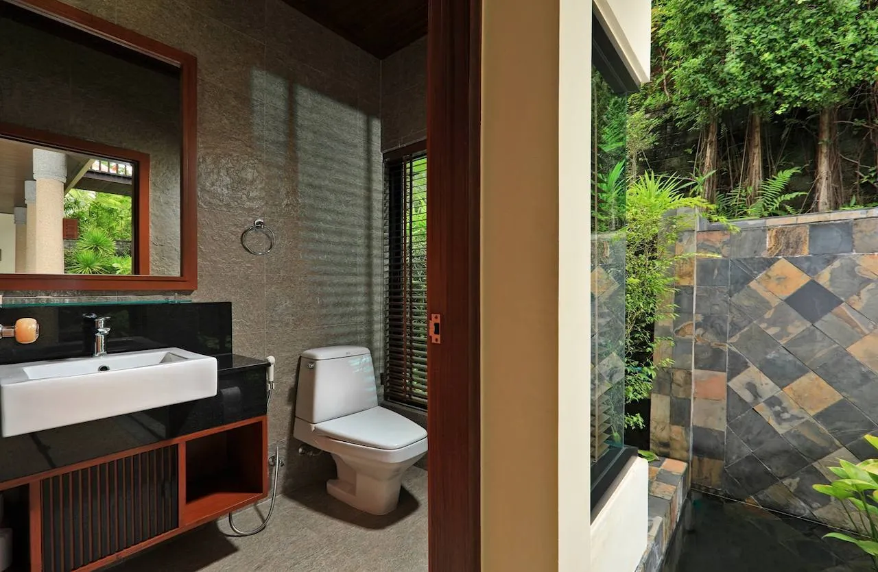 Luxury 4 bedrooms villa with private pool villa in Naiharn — Thumbnail 3