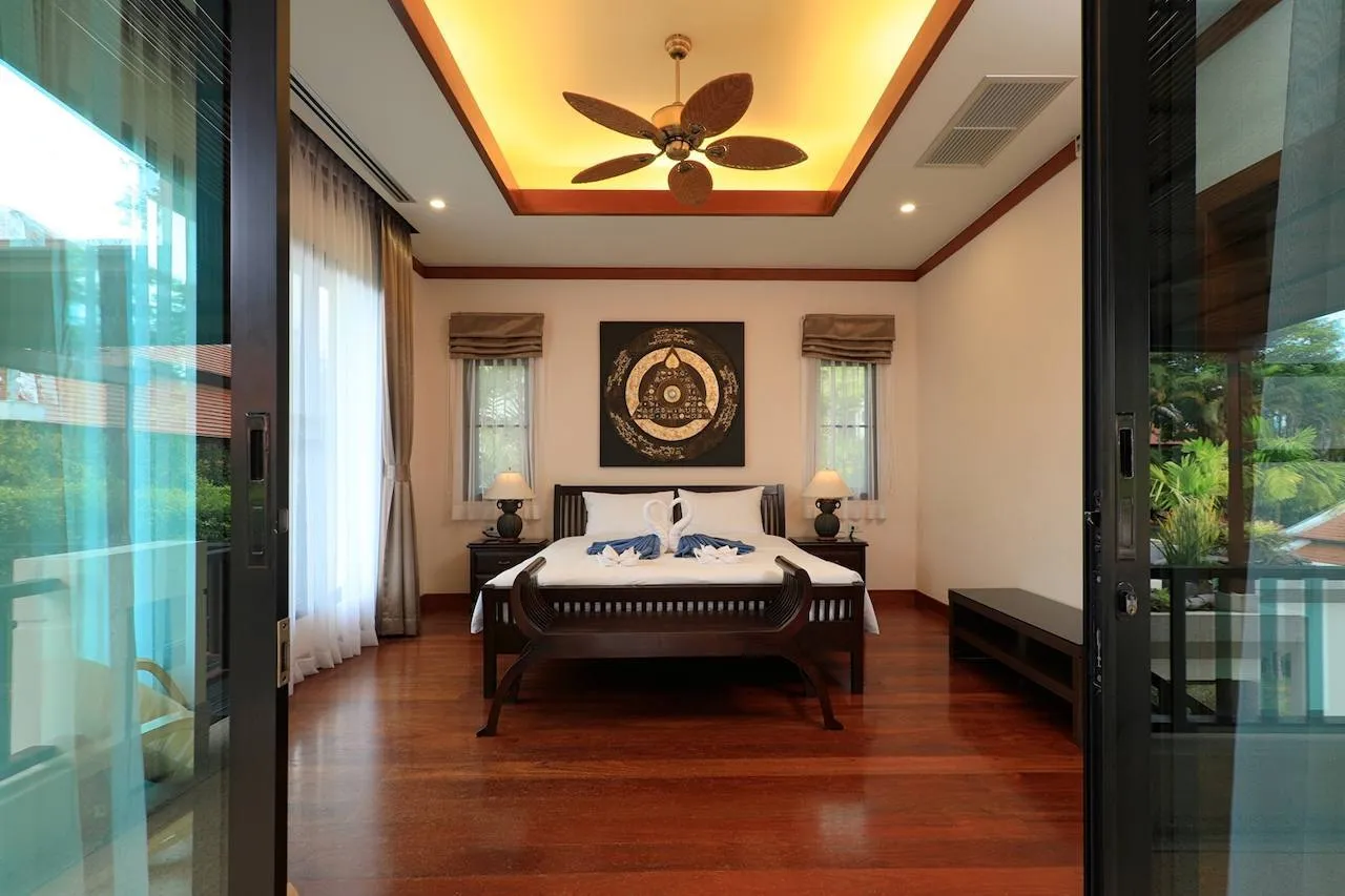 Luxury 4 bedrooms villa with private pool villa in Naiharn — Thumbnail 4