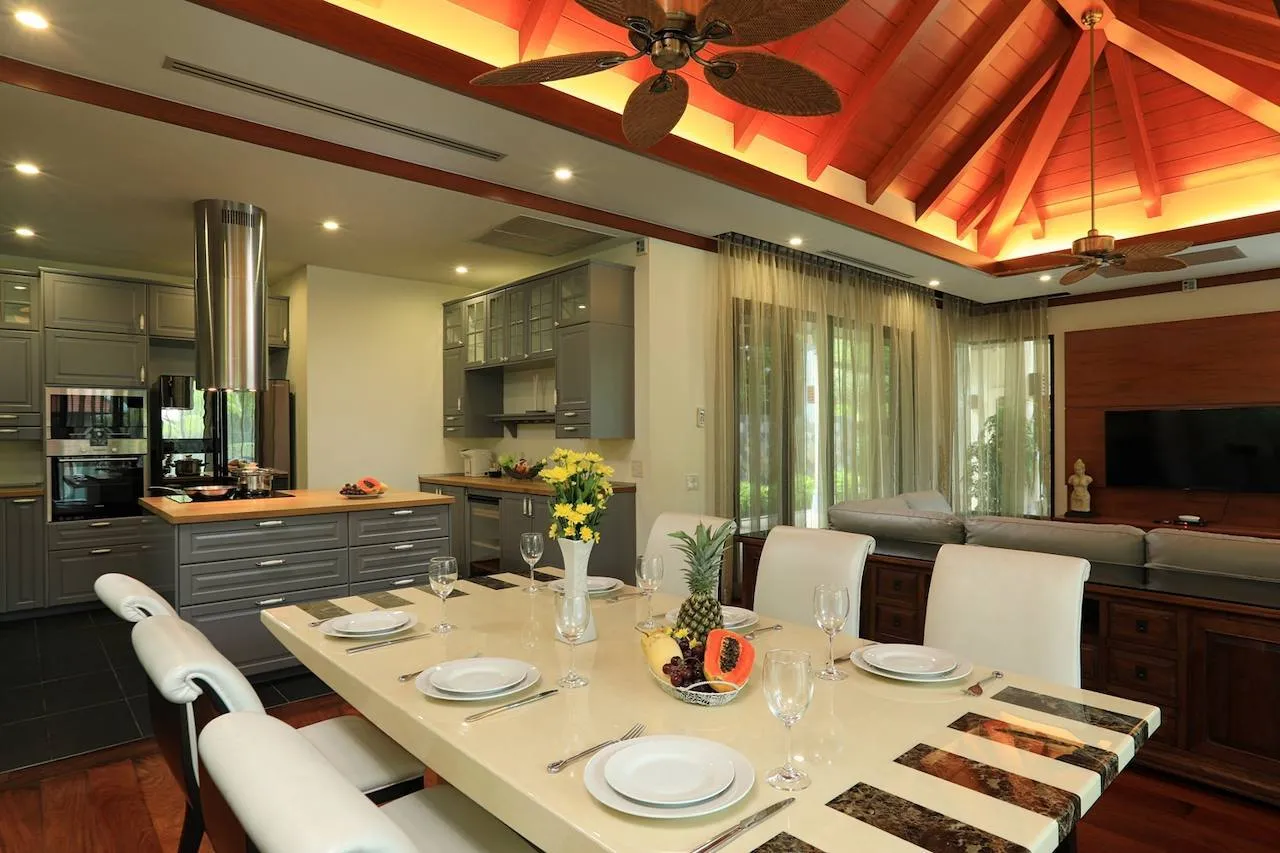 Luxury 4 bedrooms villa with private pool villa in Naiharn — Thumbnail 7