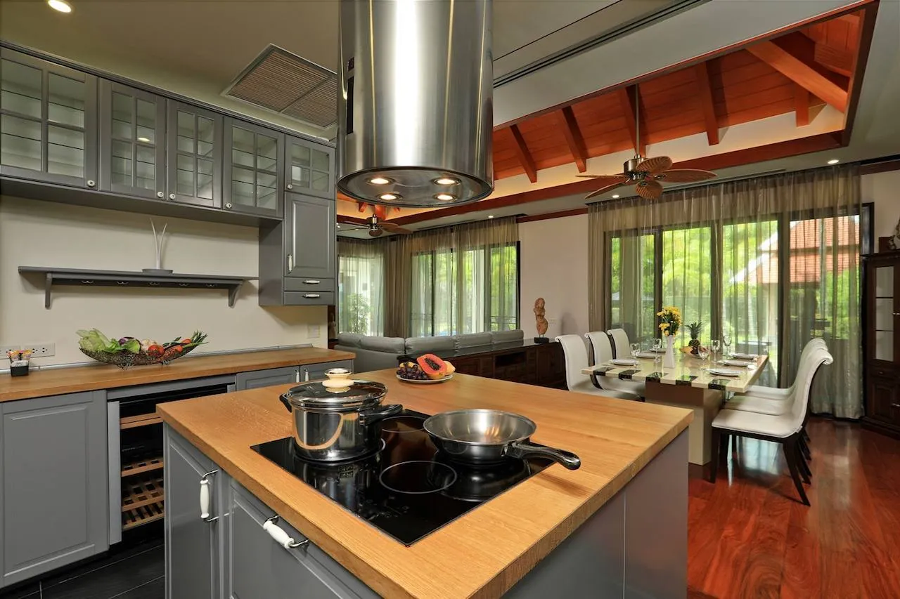 Luxury 4 bedrooms villa with private pool villa in Naiharn — Thumbnail 8