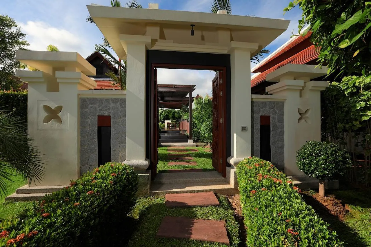 Luxury 4 bedrooms villa with private pool villa in Naiharn — Thumbnail 12