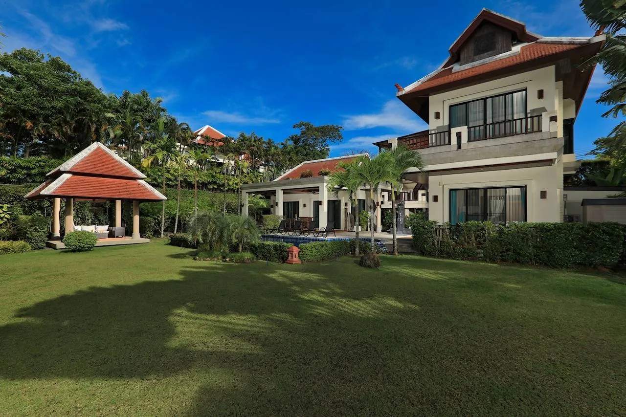 Luxury 4 bedrooms villa with private pool villa in Naiharn — Thumbnail 13