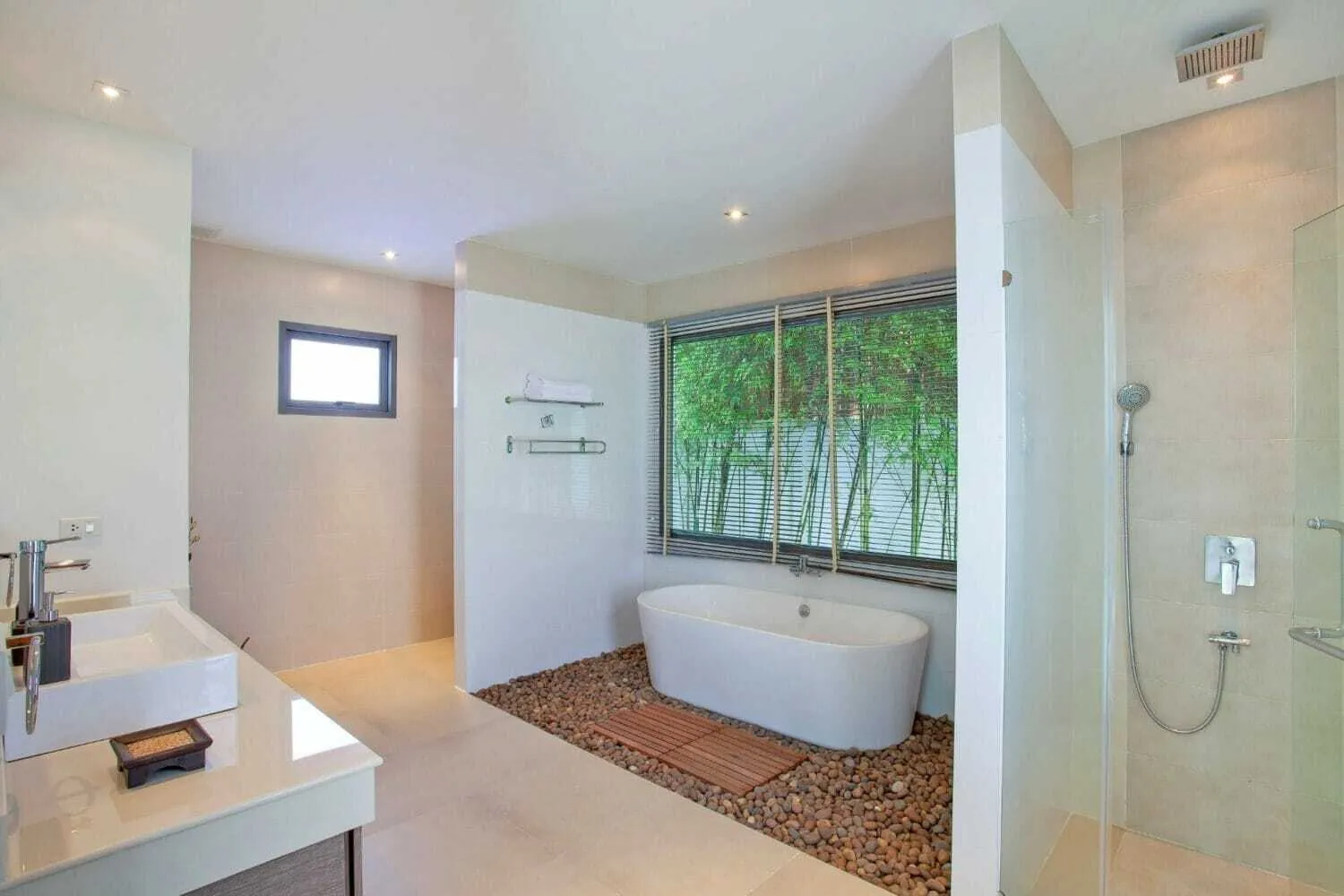 Gorgeous 4 bedrooms villa – Based in Rawai — Thumbnail 6
