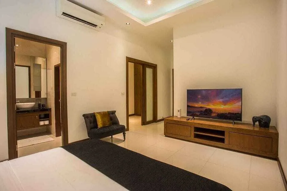 Luxury 4 bedrooms villa – Sea view – Based in Rawai — Thumbnail 16