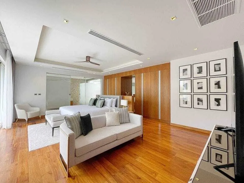 Stunning 4 Bedrooms with Private Pool Villa in Bangtao Beach — Thumbnail 3