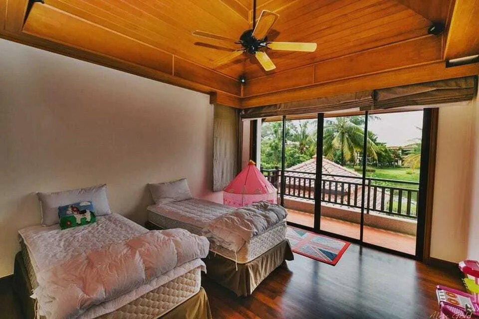 Beautiful 4 Bedrooms Pool Villa for rent in Choeng Thale Phuket — Thumbnail 4