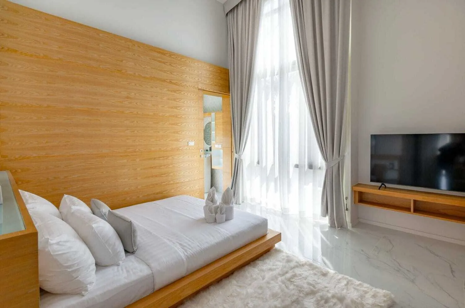 Modern 4 Bedrooms Pool Villa in Choeng Thale Phuket for rent — Thumbnail 3