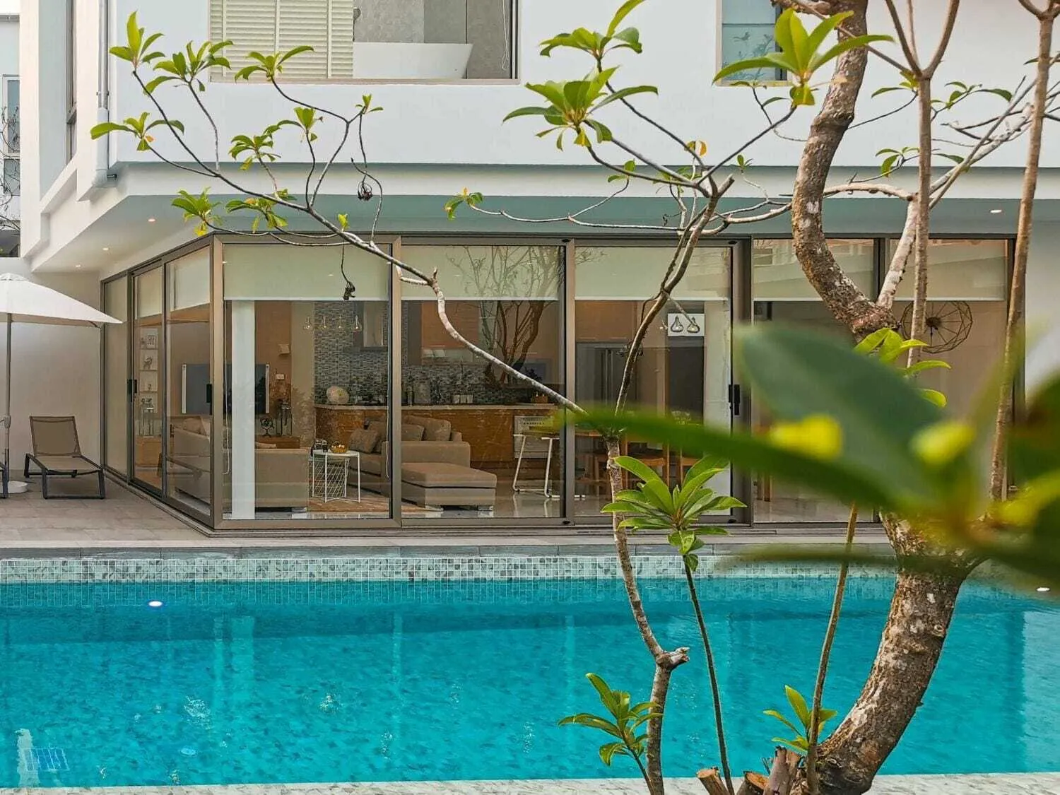 Modern 4 Bedrooms Pool Villa in Choeng Thale Phuket for rent — Thumbnail 9