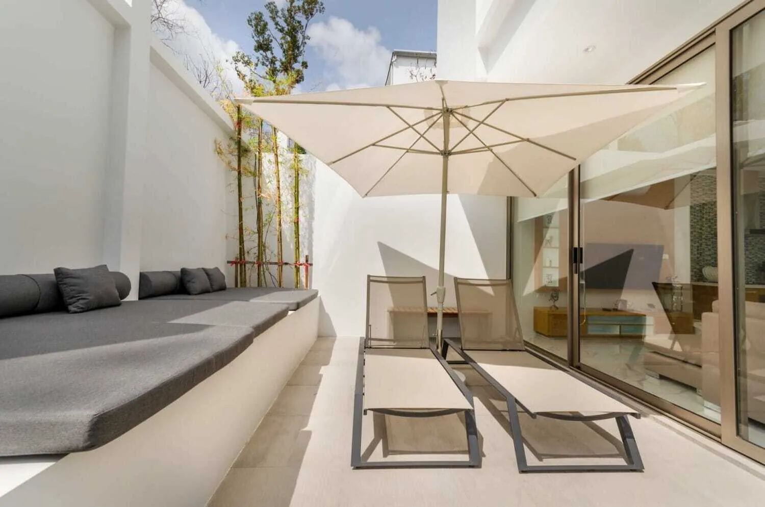 Modern 4 Bedrooms Pool Villa in Choeng Thale Phuket for rent — Thumbnail 12