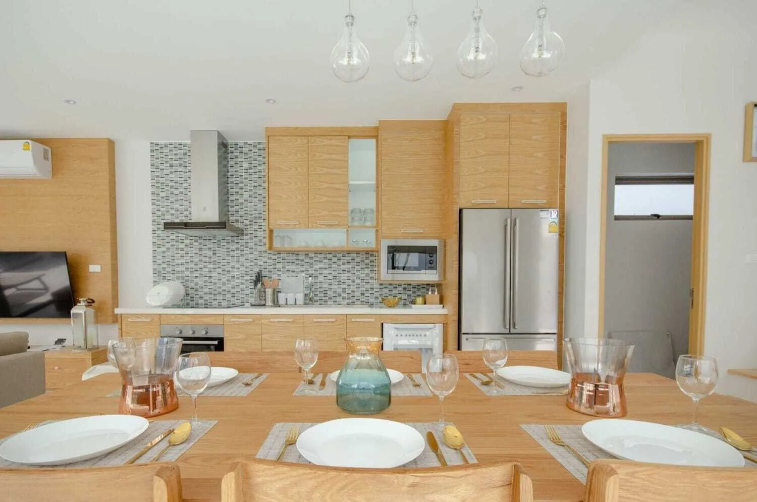 Modern 4 Bedrooms Pool Villa in Choeng Thale Phuket for rent — Thumbnail 14