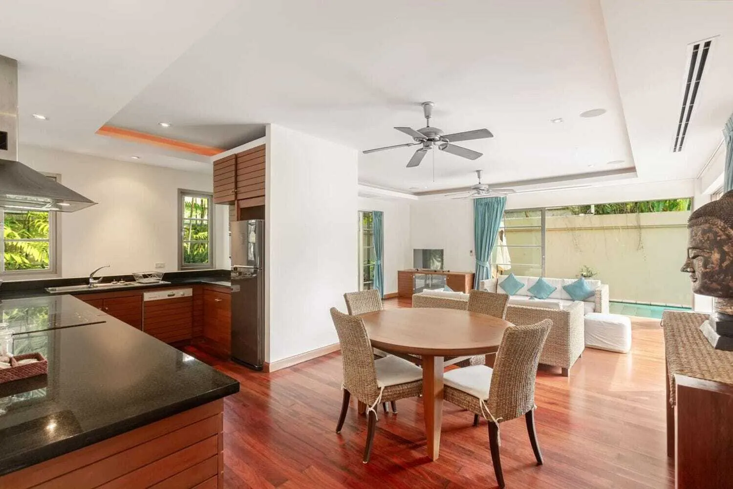 Tropical modern 3 Bedrooms pool villa for rent in Bangtao — Thumbnail 4