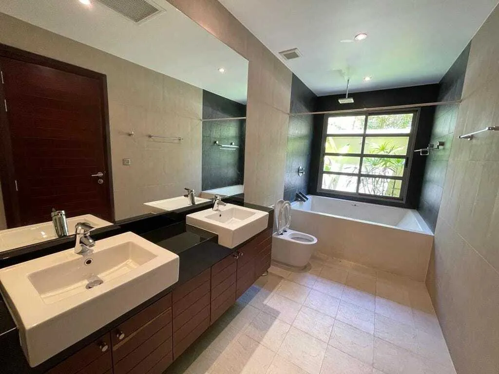 Beautiful 4 Bedrooms with private pool villa in Bangtao — Thumbnail 5