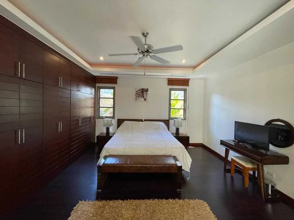 Beautiful 4 Bedrooms with private pool villa in Bangtao — Thumbnail 12