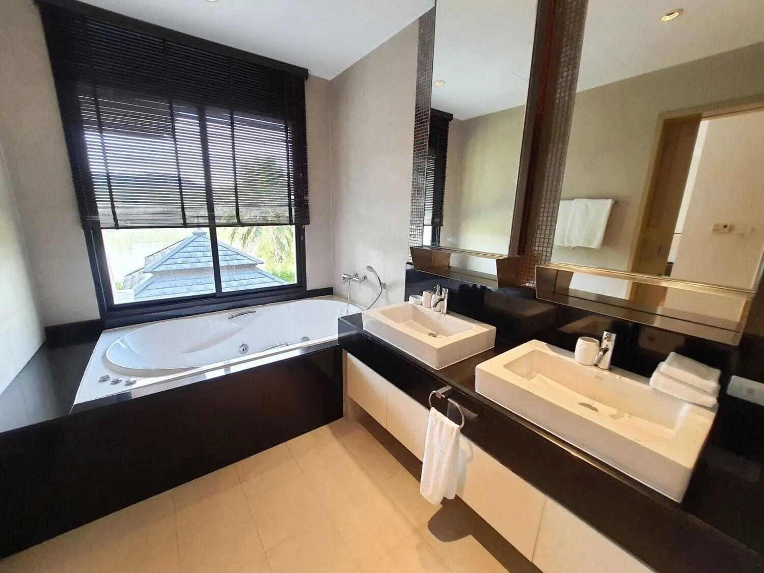 4 bedrooms villa for rent in Angsana Village, Phuket — Thumbnail 8