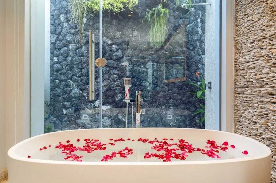 Luxury 4 Bedrooms with private pool Villa in Botanica Bangtao — Thumbnail 17