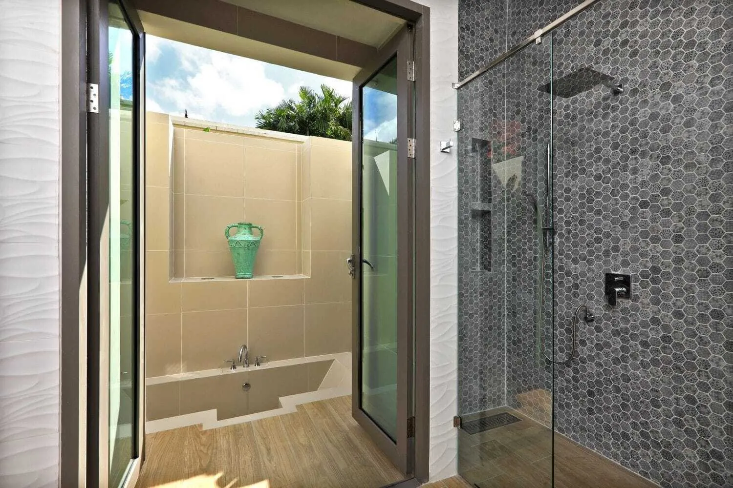 Sai Taan 5 bedroom villa with pool view in Sai Taan — Thumbnail 14