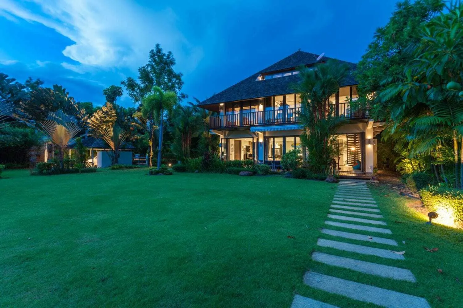 5 Bedrooms with private pool villa in Bangtao for rent — Thumbnail 3