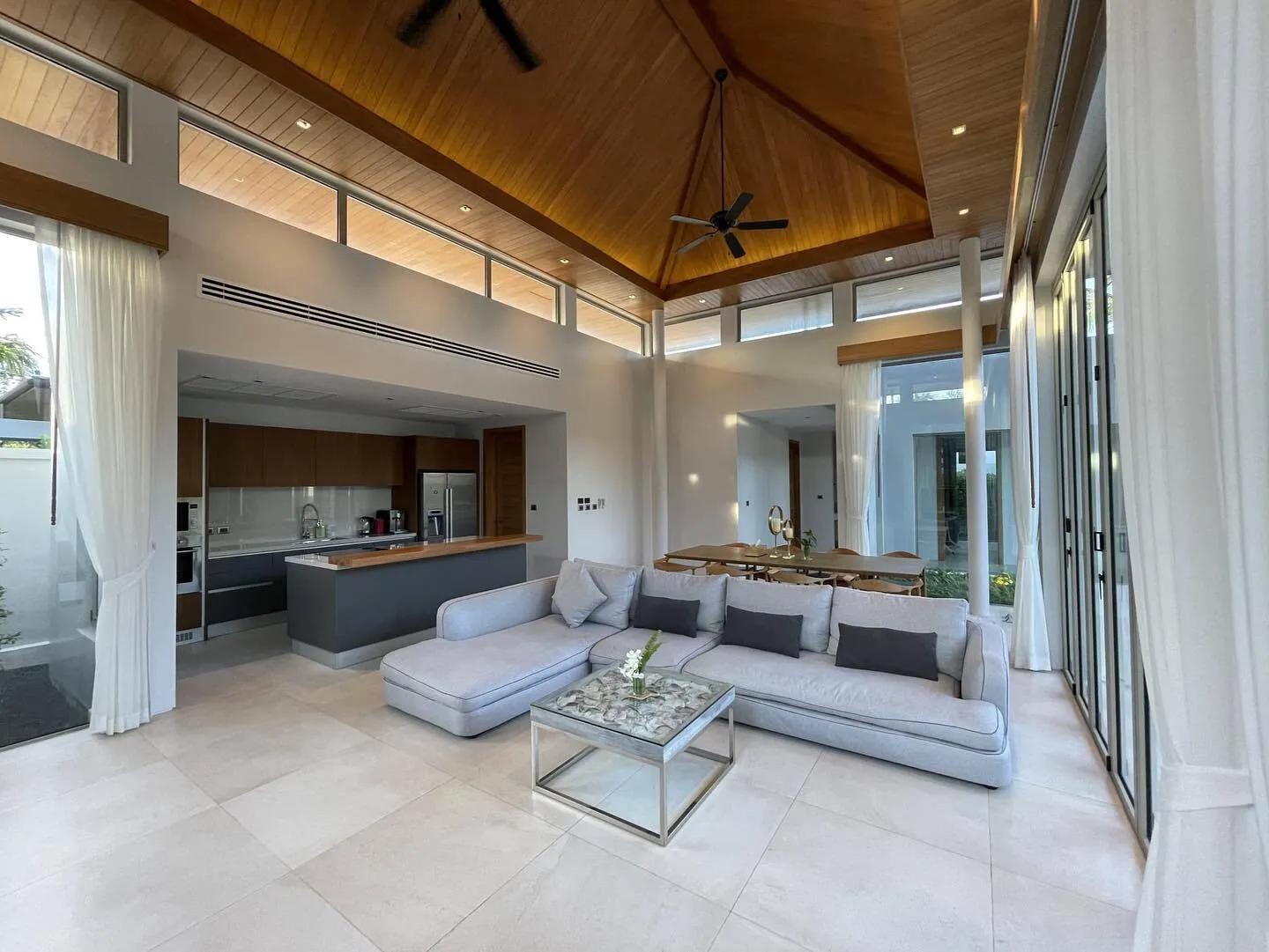 Modern luxury 4 bedrooms with private pool — Thumbnail 3