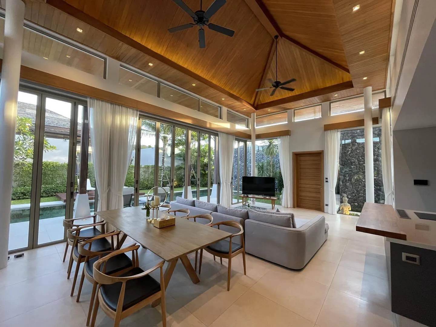 Modern luxury 4 bedrooms with private pool — Thumbnail 6