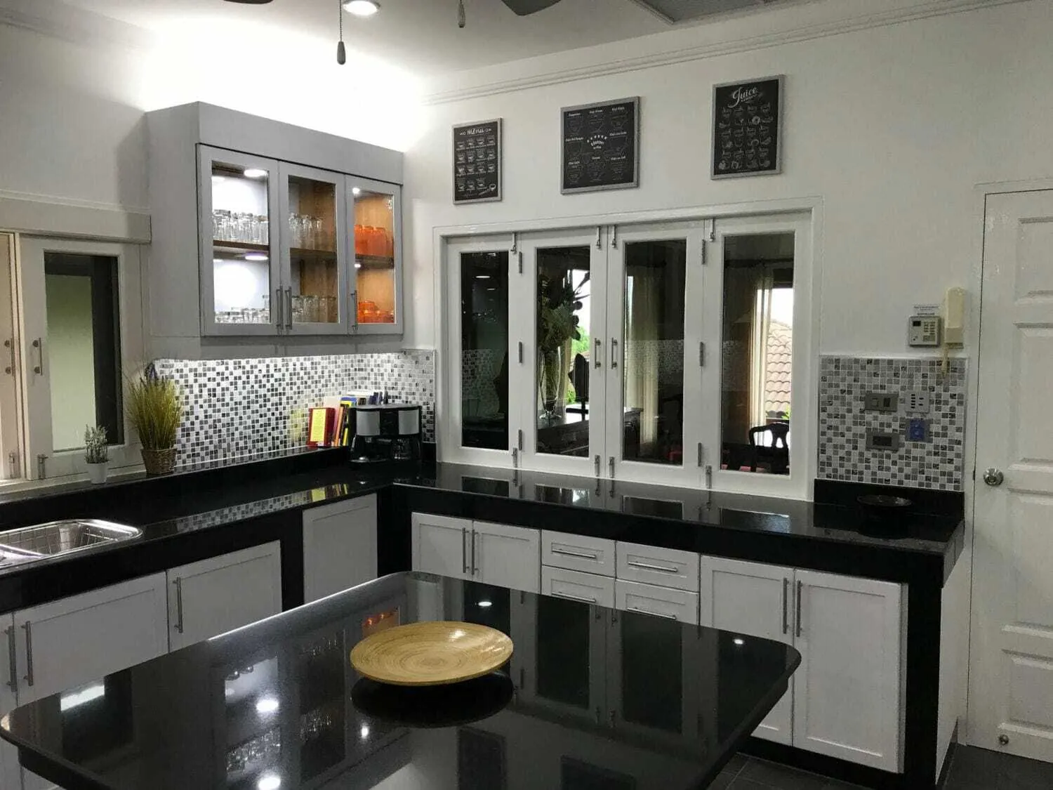 Private pool villa with 6 bedrooms for rent In Choeng Thale — Thumbnail 11
