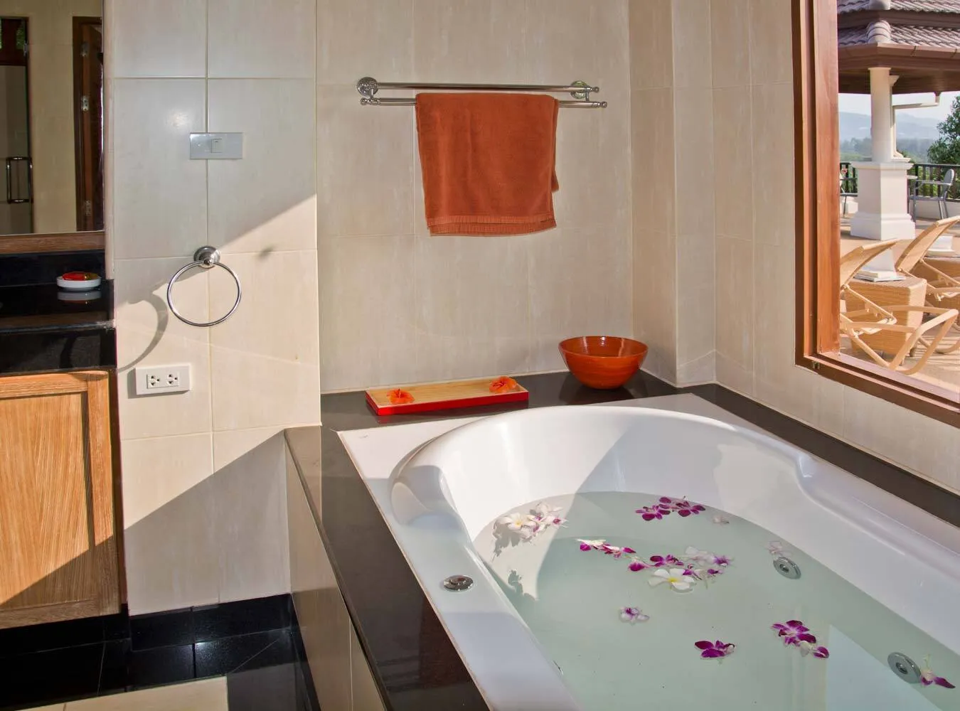 Private pool villa with 6 bedrooms for rent In Choeng Thale — Thumbnail 21