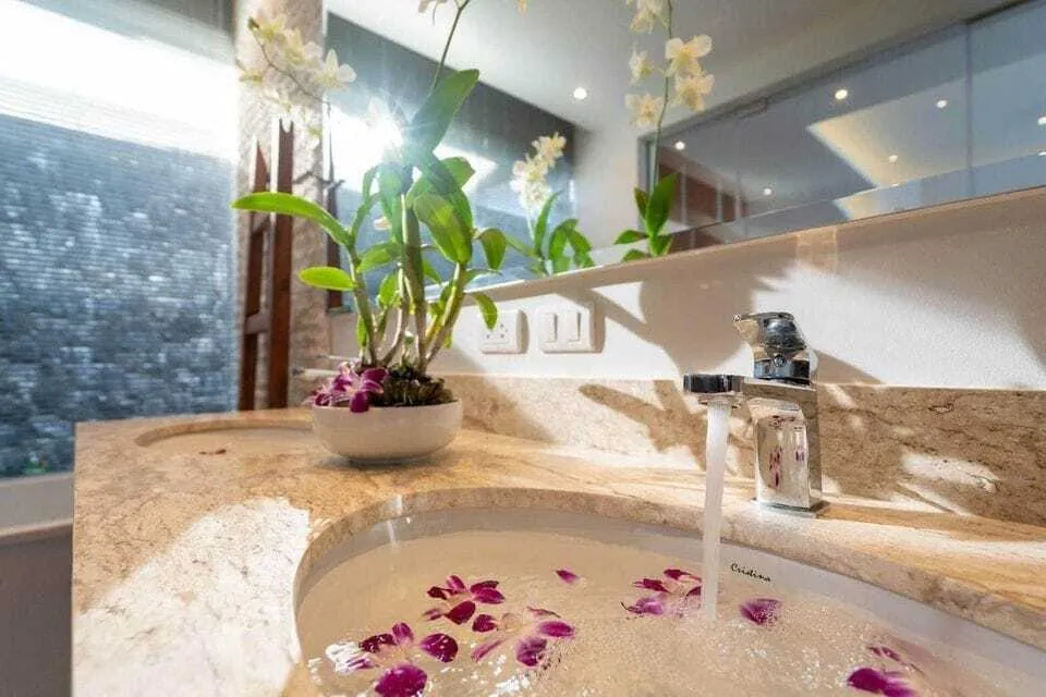 Botanica 4 bedrooms with private pool for rent — Thumbnail 12