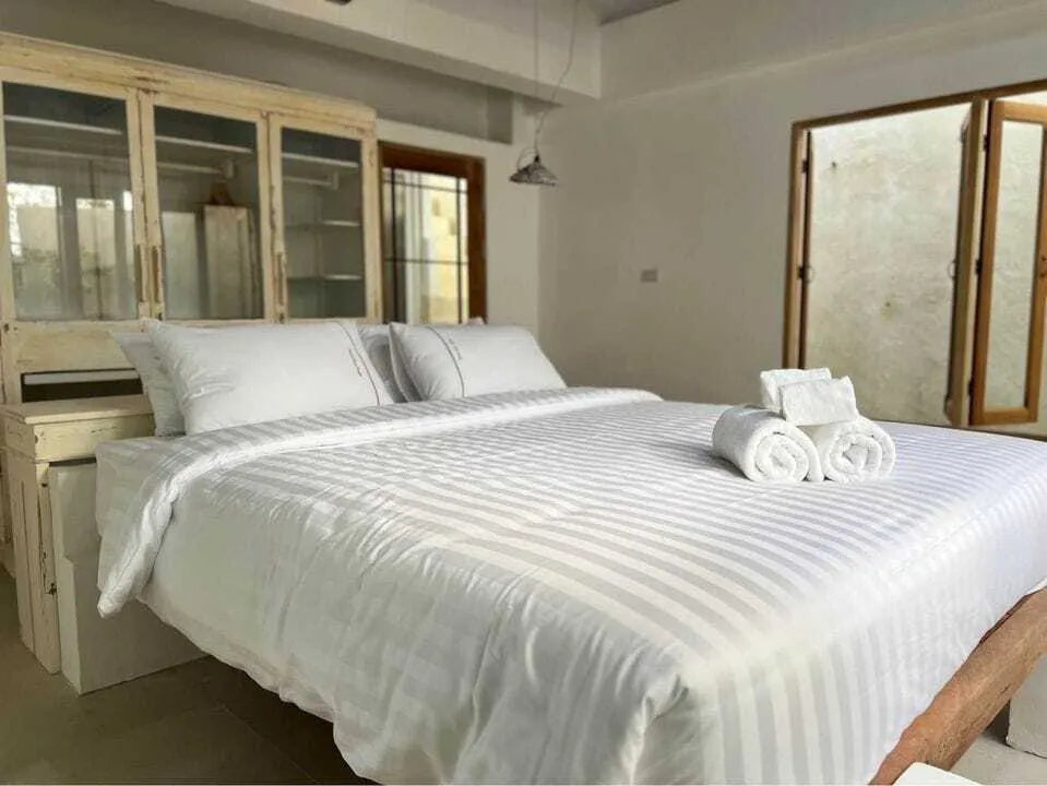 Beautiful 4 bedrooms with private pool for rent — Thumbnail 8