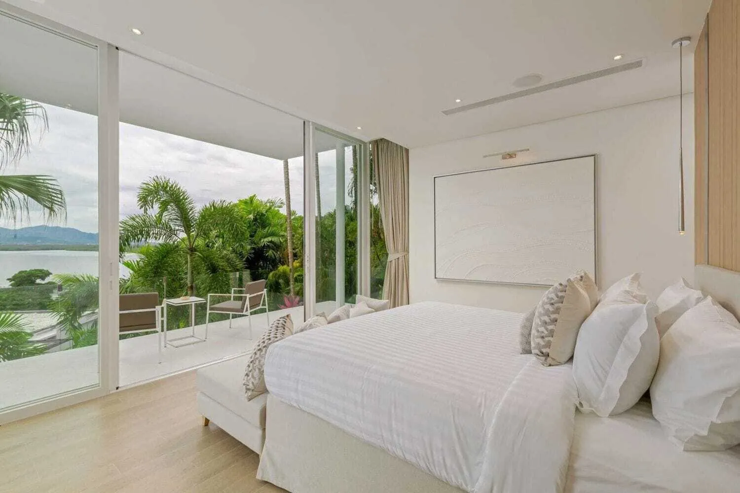 Seaview 6 bedrooms with private pool for rent in Cape yamu — Thumbnail 7