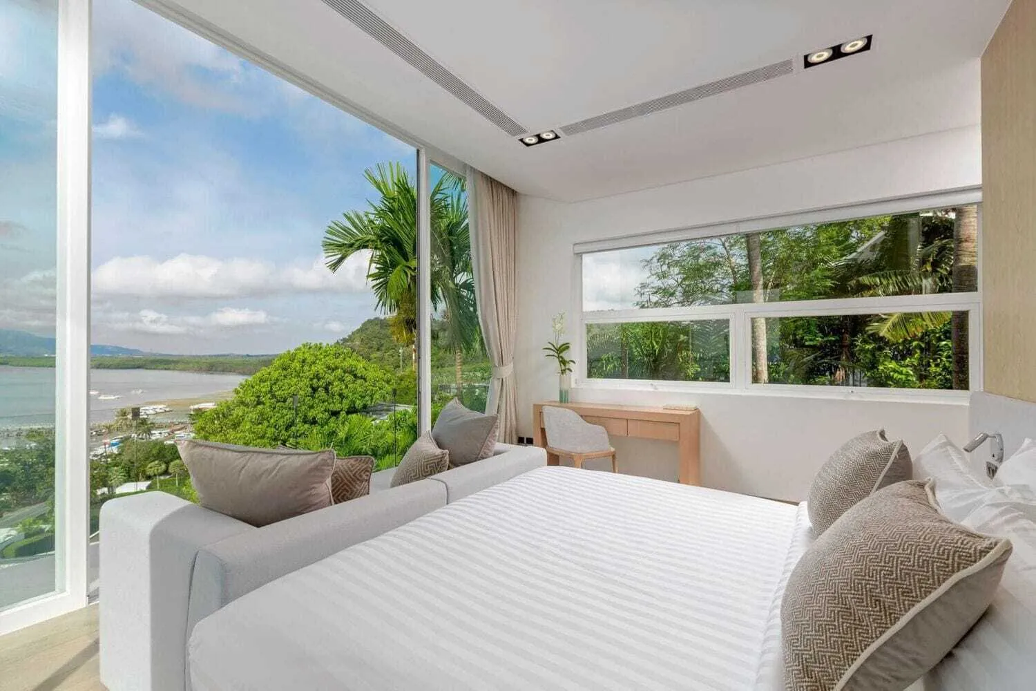Seaview 6 bedrooms with private pool for rent in Cape yamu — Thumbnail 9