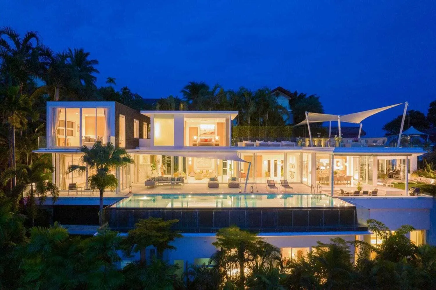 Seaview 6 bedrooms with private pool for rent in Cape yamu — Thumbnail 16