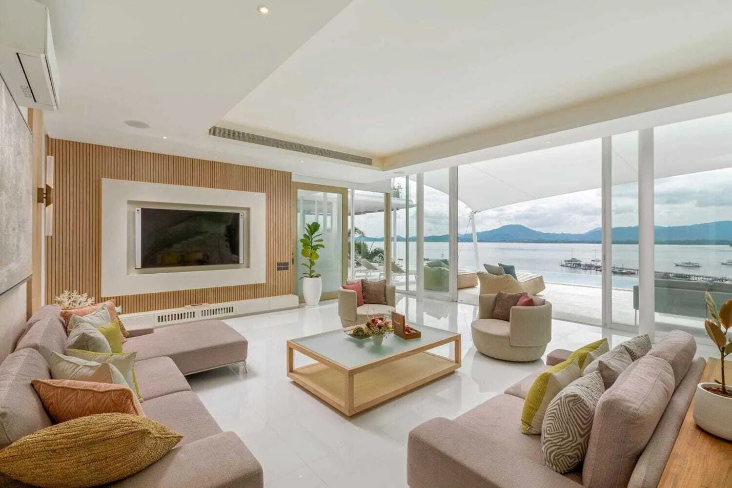 Seaview 6 bedrooms with private pool for rent in Cape yamu — Thumbnail 22