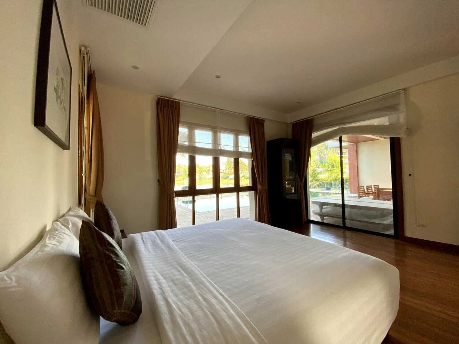 Laguna Water 4 bedrooms with private pool for rent — Thumbnail 6