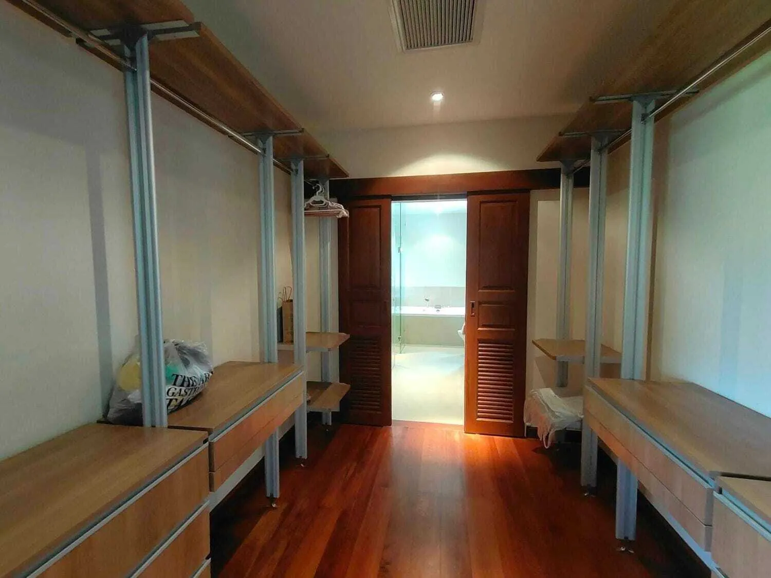 Laguna 4 bedrooms with private pool for rent — Thumbnail 3