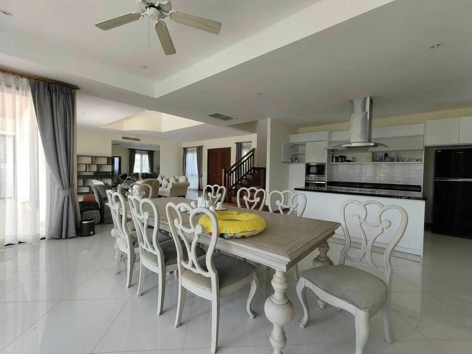 Laguna 4 bedrooms with private pool for rent — Thumbnail 4