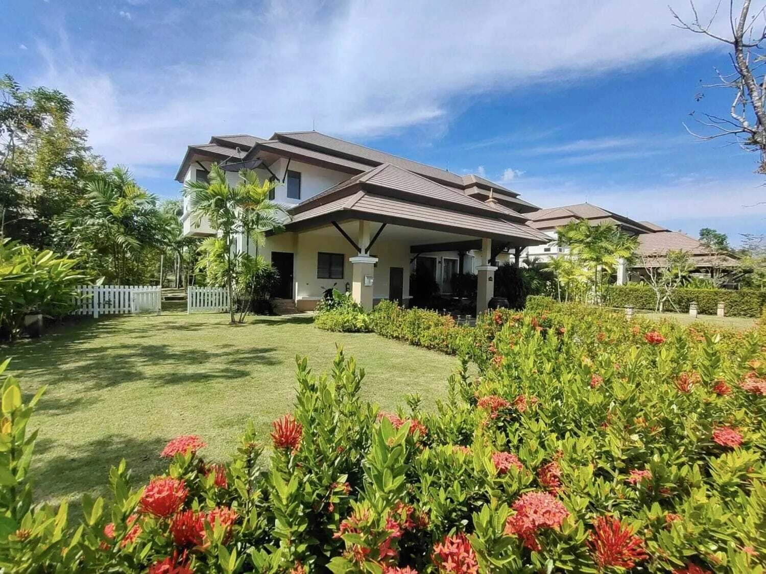 Laguna 4 bedrooms with private pool for rent — Thumbnail 5