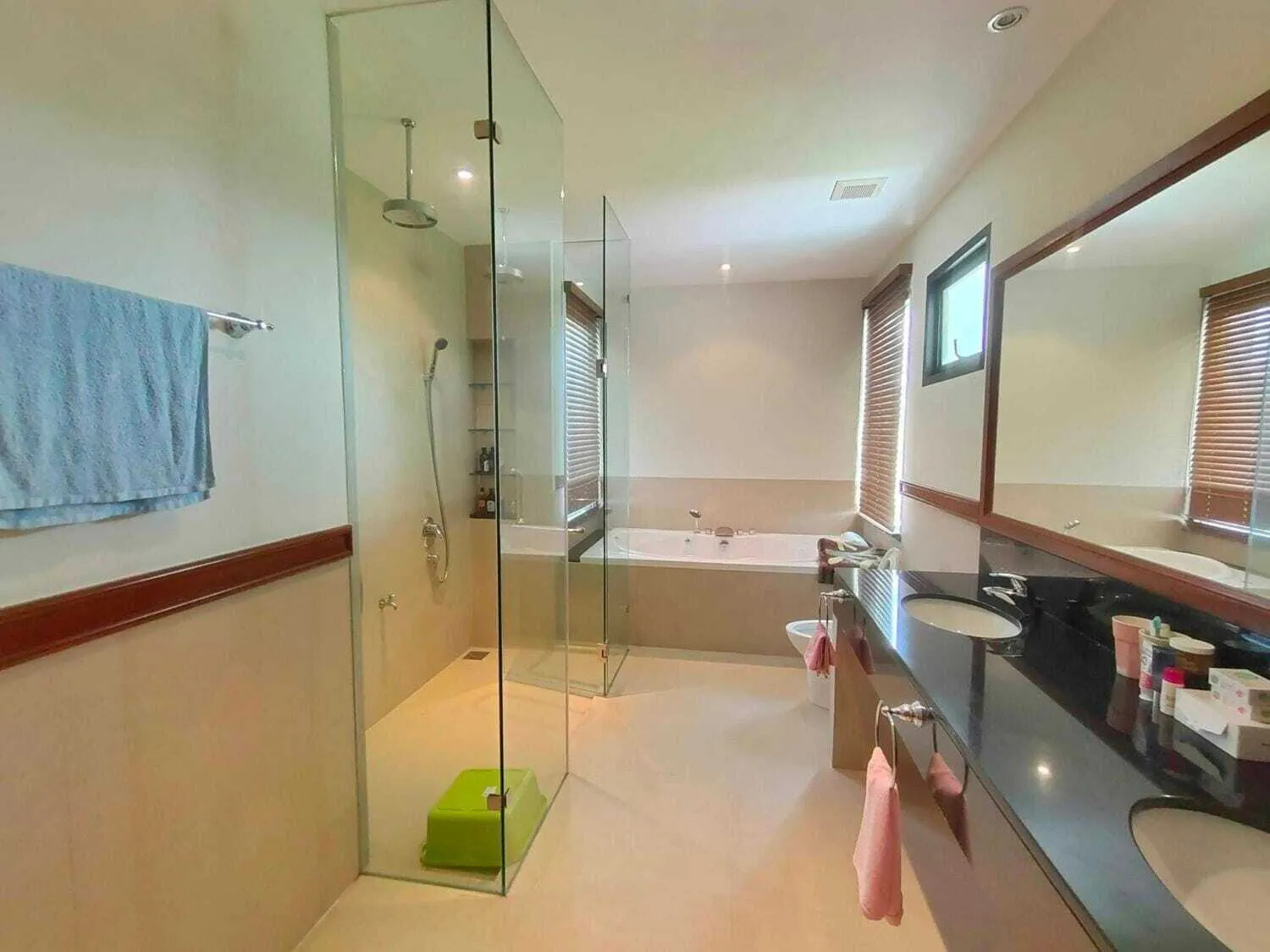 Laguna 4 bedrooms with private pool for rent — Thumbnail 6