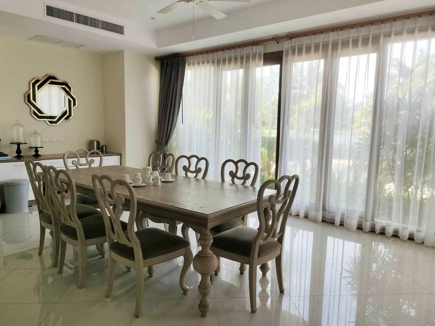 Laguna 4 bedrooms with private pool for rent — Thumbnail 8
