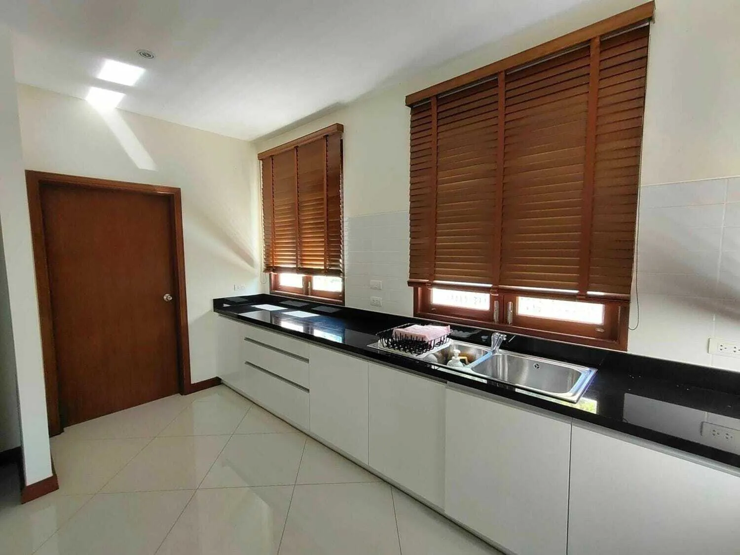 Laguna 4 bedrooms with private pool for rent — Thumbnail 10