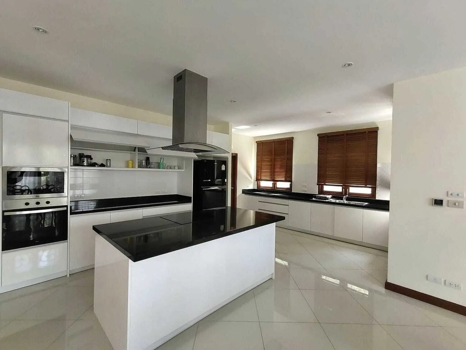 Laguna 4 bedrooms with private pool for rent — Thumbnail 16