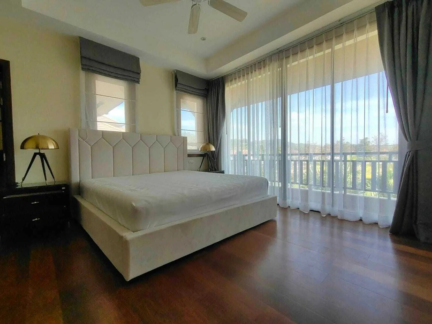 Laguna 4 bedrooms with private pool for rent — Thumbnail 17