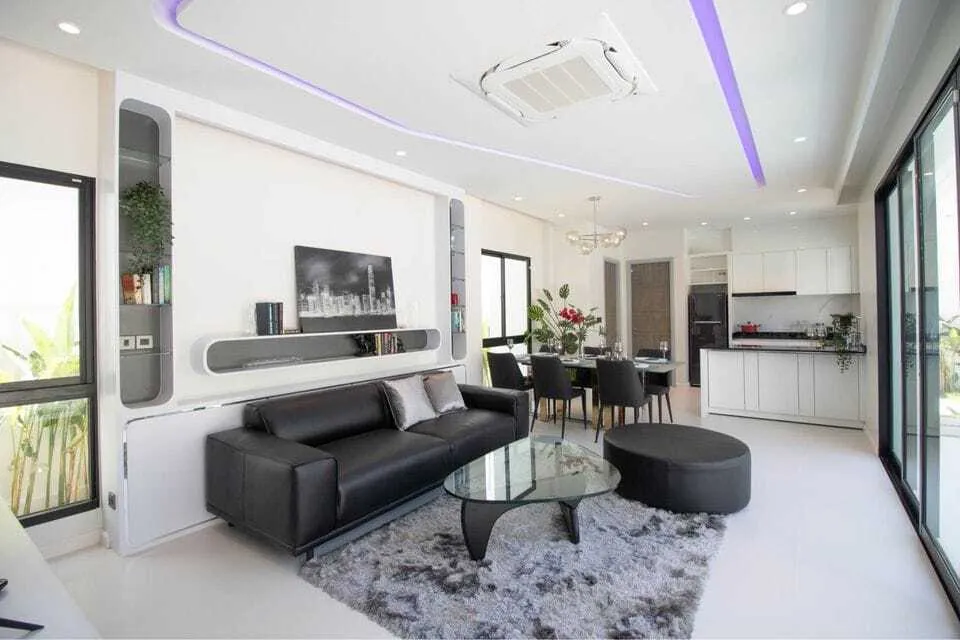 Beautiful 4 bedroom with private pool for rent — Thumbnail 2