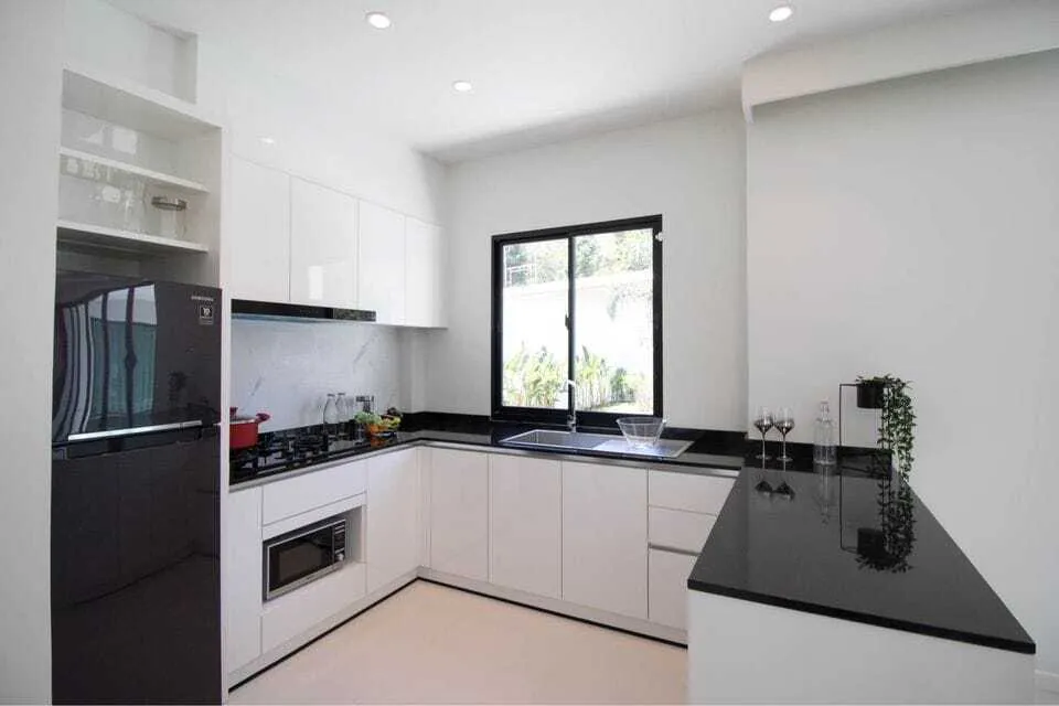Beautiful 4 bedroom with private pool for rent — Thumbnail 5