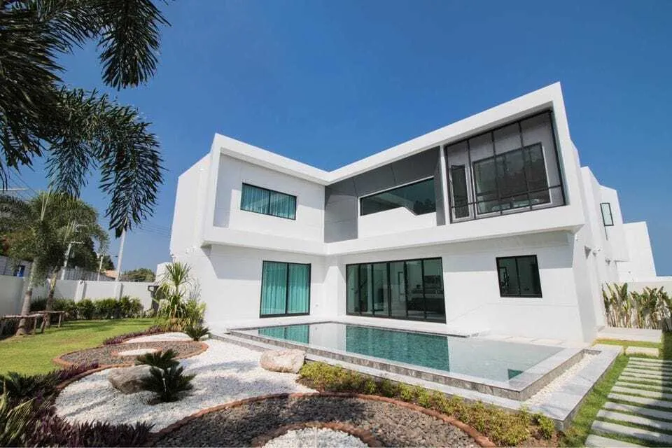 Beautiful 4 bedroom with private pool for rent — Thumbnail 10