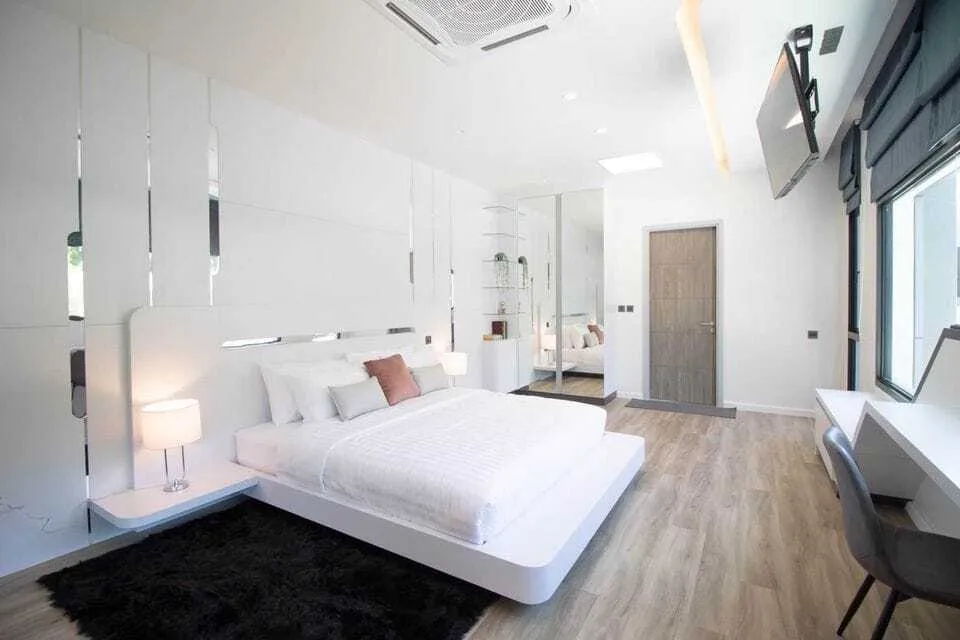 Beautiful 4 bedroom with private pool for rent — Thumbnail 12