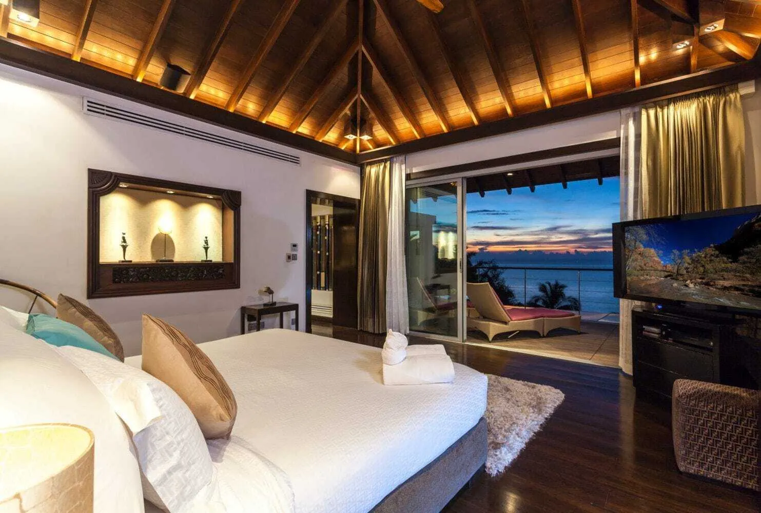 Seaview – 3 bedrooms with private pool villa for rent in Surin — Thumbnail 3