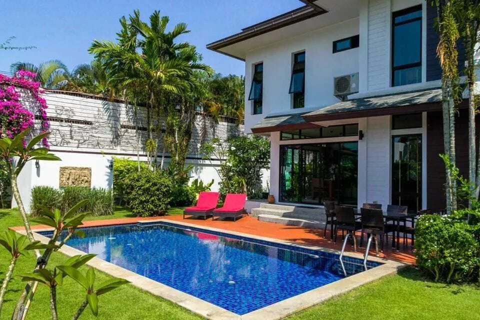 Beautiful 4 bedrooms with private pool for rent in Layan — Thumbnail 3