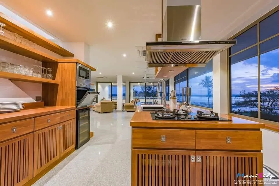 Stunning 7 Bedrooms Villa in Mai Khao, Phuket — Thumbnail 22