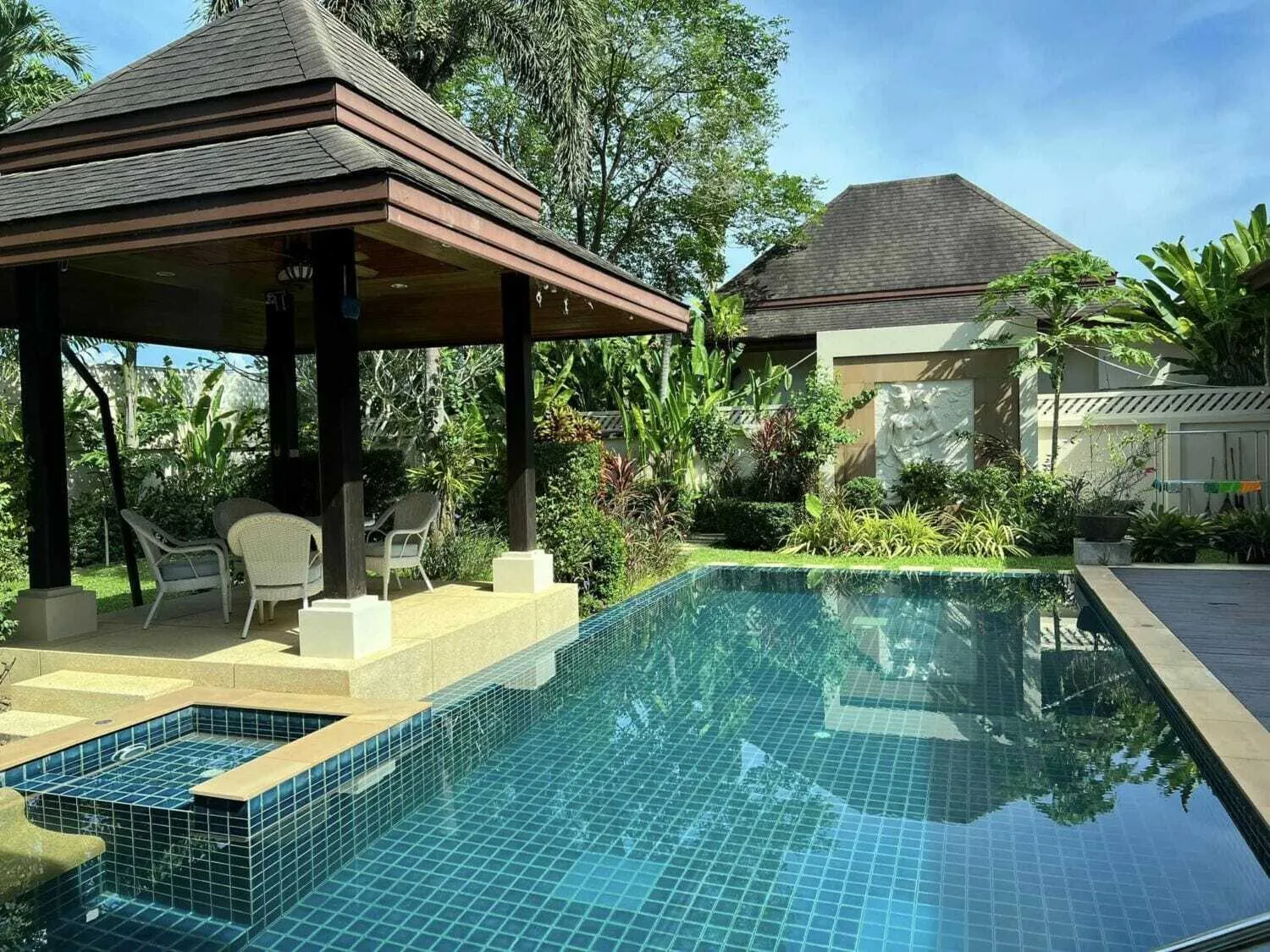 Cozy 3 bedrooms with private pool villa for rent bear BISP — Thumbnail 3
